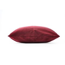 Kuddfodral-Velvet-N-Red-50x50-1